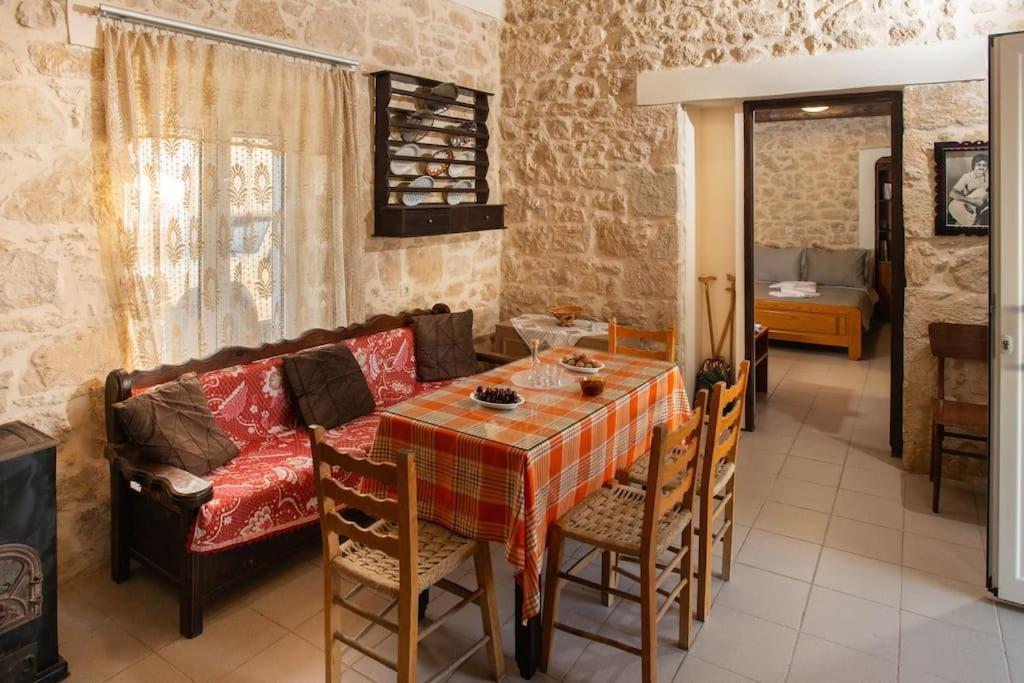 Appartement Petra Vori House Extérieur photo