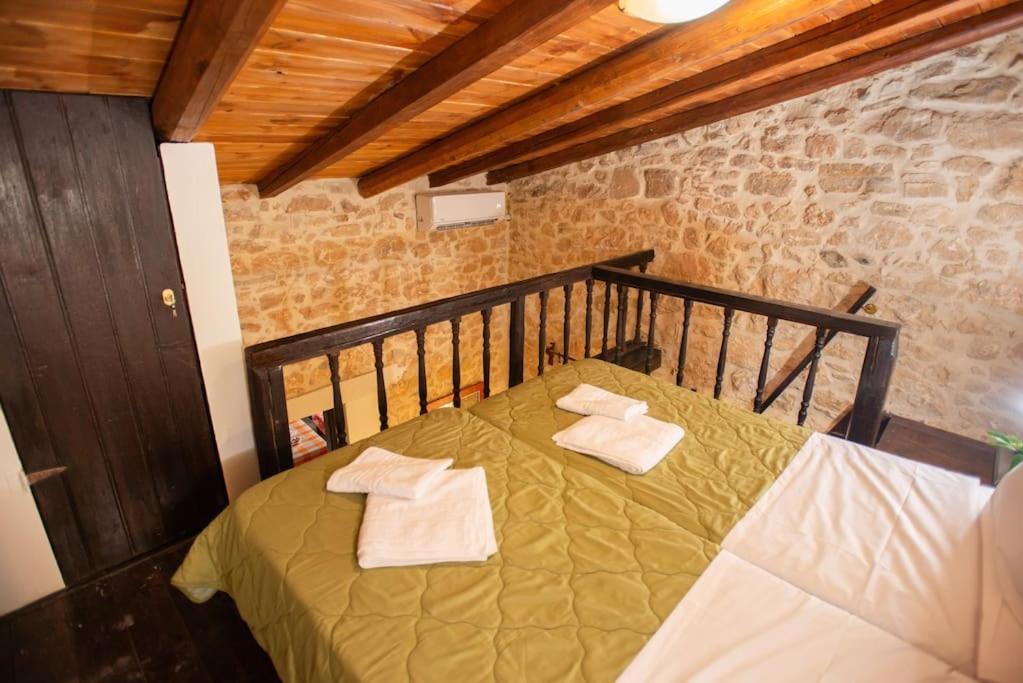 Appartement Petra Vori House Extérieur photo